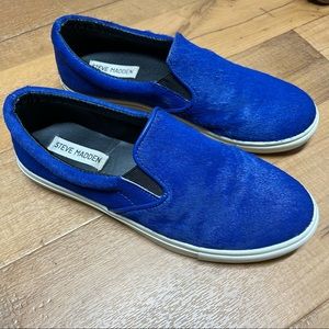 Size 9.5 Steve Madden Ecentric Blue Pony Hair Slip On Shoe they run small.